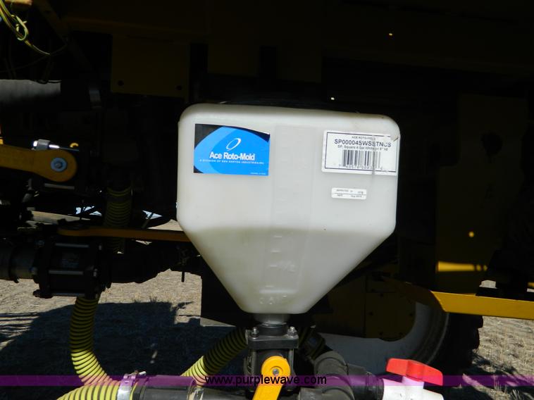 image for item J5246 1995 Ag-Chem RoGator 854 self-propelled sprayer