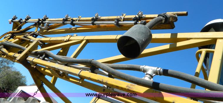 image for item J5246 1995 Ag-Chem RoGator 854 self-propelled sprayer