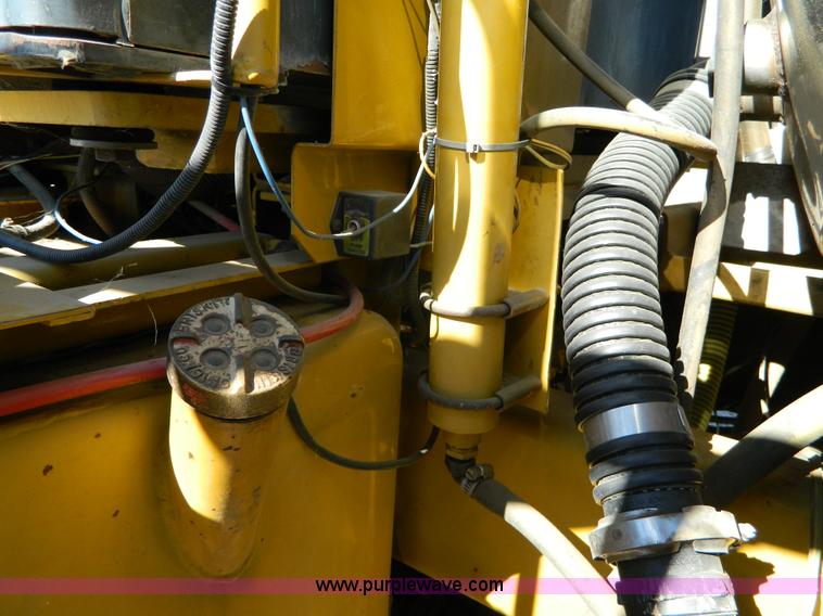 image for item J5246 1995 Ag-Chem RoGator 854 self-propelled sprayer