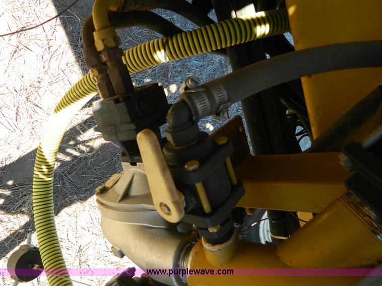 image for item J5246 1995 Ag-Chem RoGator 854 self-propelled sprayer