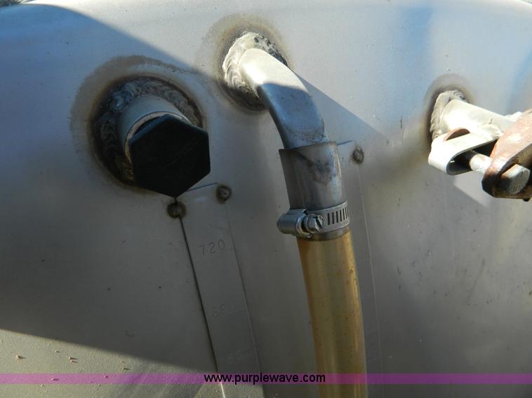 image for item J5246 1995 Ag-Chem RoGator 854 self-propelled sprayer