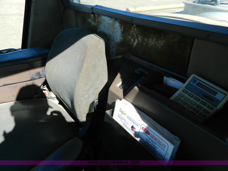 image for item J5246 1995 Ag-Chem RoGator 854 self-propelled sprayer