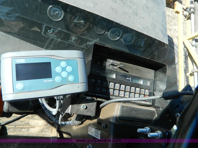 image for item J5246 1995 Ag-Chem RoGator 854 self-propelled sprayer