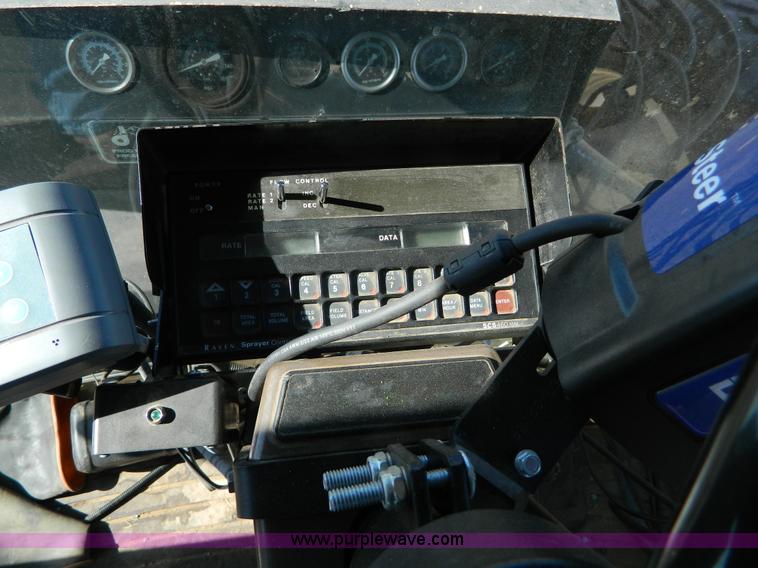 image for item J5246 1995 Ag-Chem RoGator 854 self-propelled sprayer