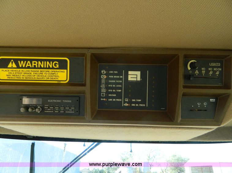 image for item J5246 1995 Ag-Chem RoGator 854 self-propelled sprayer