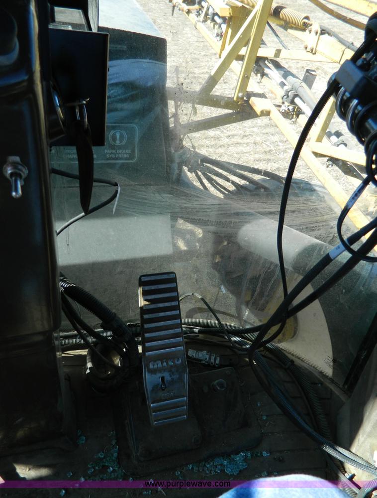 image for item J5246 1995 Ag-Chem RoGator 854 self-propelled sprayer