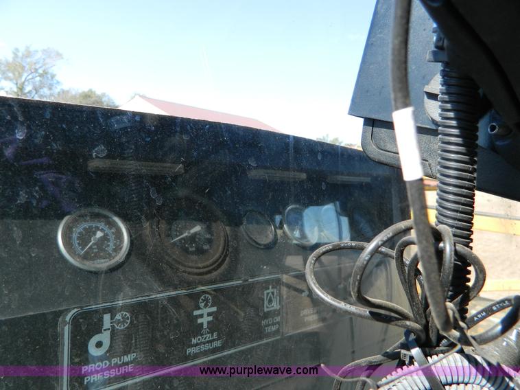 image for item J5246 1995 Ag-Chem RoGator 854 self-propelled sprayer