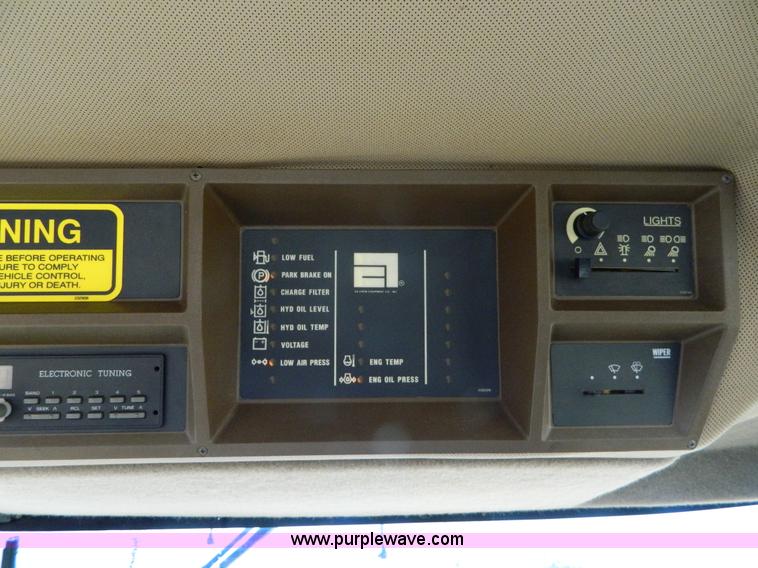 image for item J5246 1995 Ag-Chem RoGator 854 self-propelled sprayer