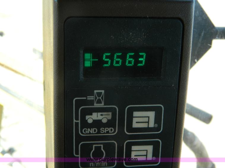 image for item J5246 1995 Ag-Chem RoGator 854 self-propelled sprayer