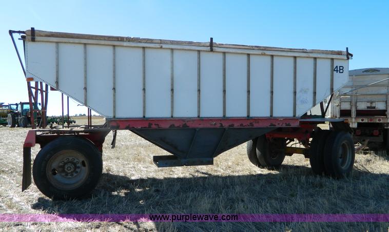 image for item J5249 1980 Doonan single hopper grain trailer