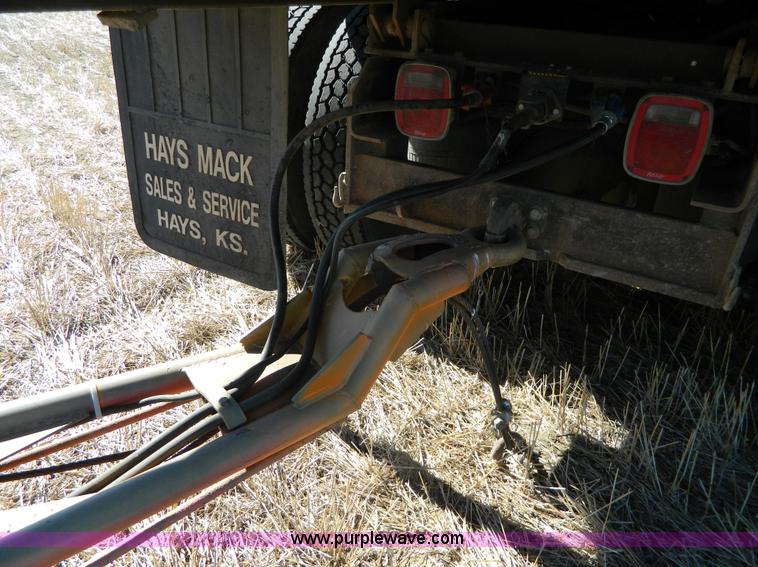 image for item J5249 1980 Doonan single hopper grain trailer