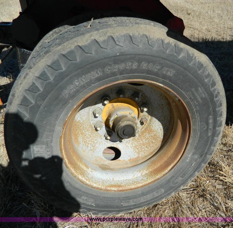 image for item J5249 1980 Doonan single hopper grain trailer