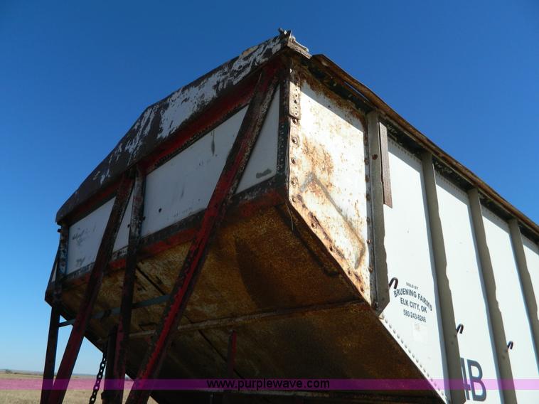 image for item J5249 1980 Doonan single hopper grain trailer