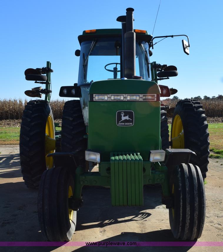 image for item J8488 1989 John Deere 4555 tractor