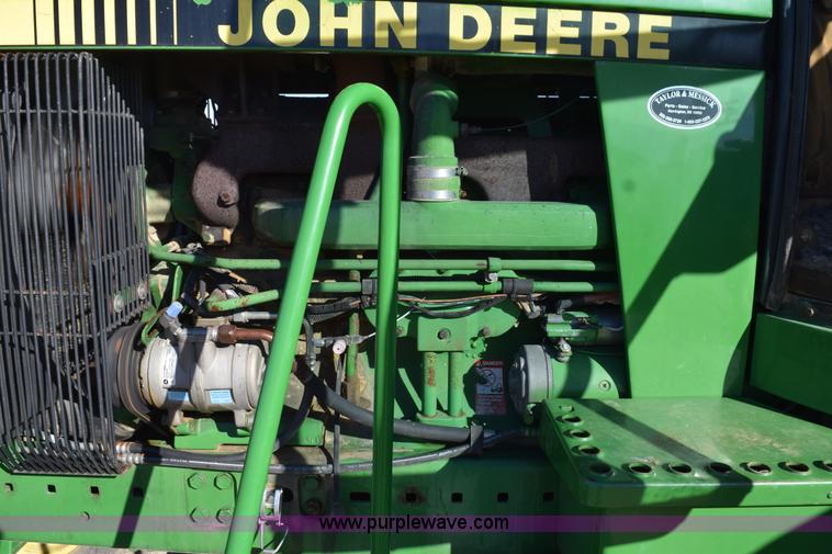 image for item J8488 1989 John Deere 4555 tractor