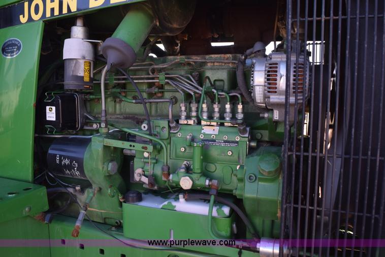 image for item J8488 1989 John Deere 4555 tractor