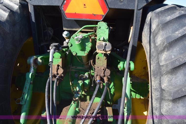 image for item J8488 1989 John Deere 4555 tractor