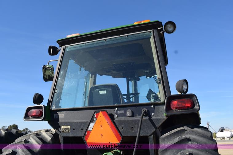 image for item J8488 1989 John Deere 4555 tractor