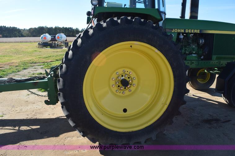 image for item J8488 1989 John Deere 4555 tractor