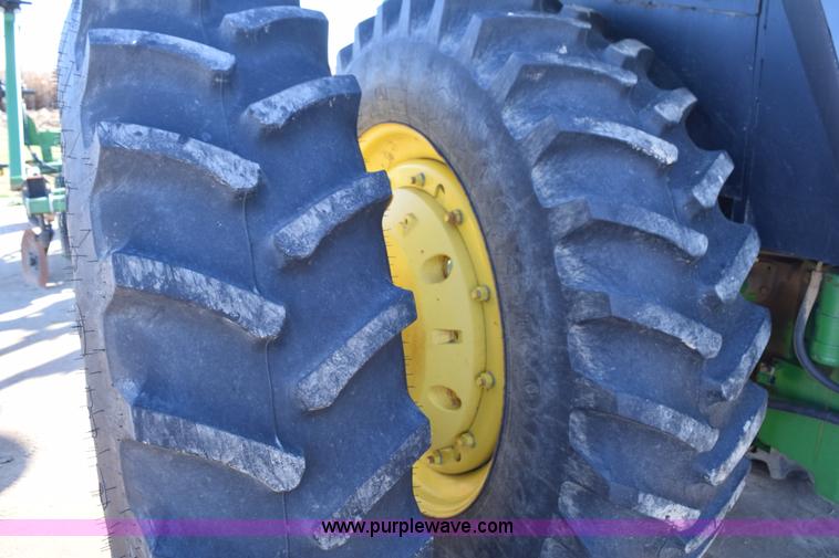 image for item J8488 1989 John Deere 4555 tractor