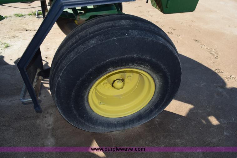 image for item J8488 1989 John Deere 4555 tractor