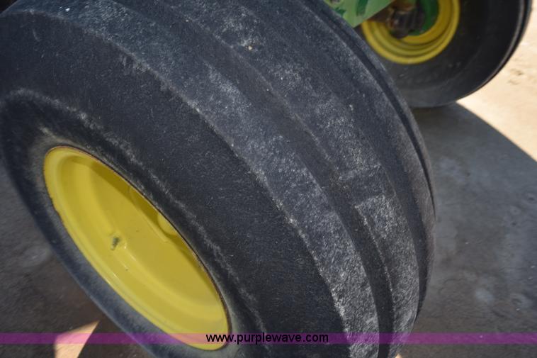 image for item J8488 1989 John Deere 4555 tractor