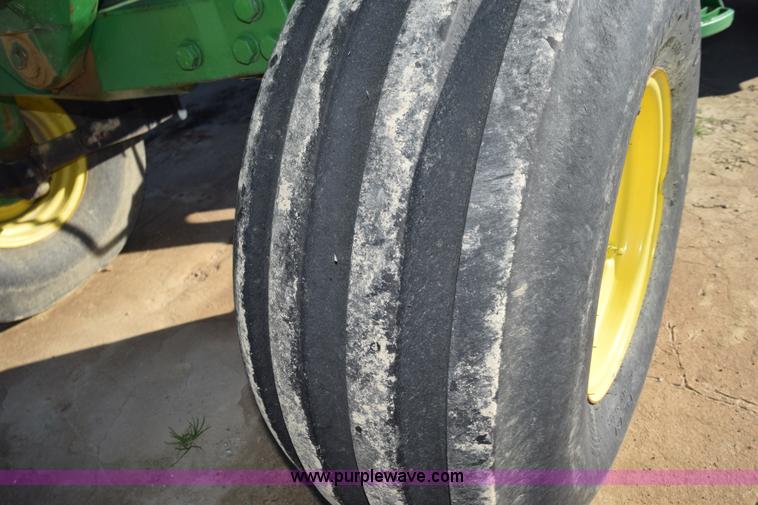 image for item J8488 1989 John Deere 4555 tractor