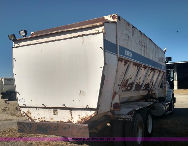 image for item K1236 1991 Ford LS9000 feed truck