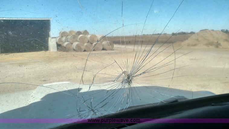 image for item K1236 1991 Ford LS9000 feed truck