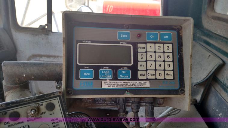 image for item K1236 1991 Ford LS9000 feed truck