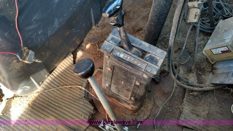 image for item K1236 1991 Ford LS9000 feed truck