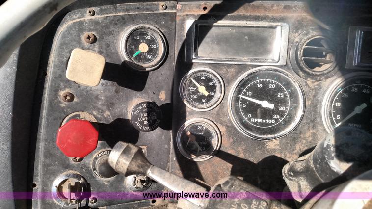 image for item K1236 1991 Ford LS9000 feed truck