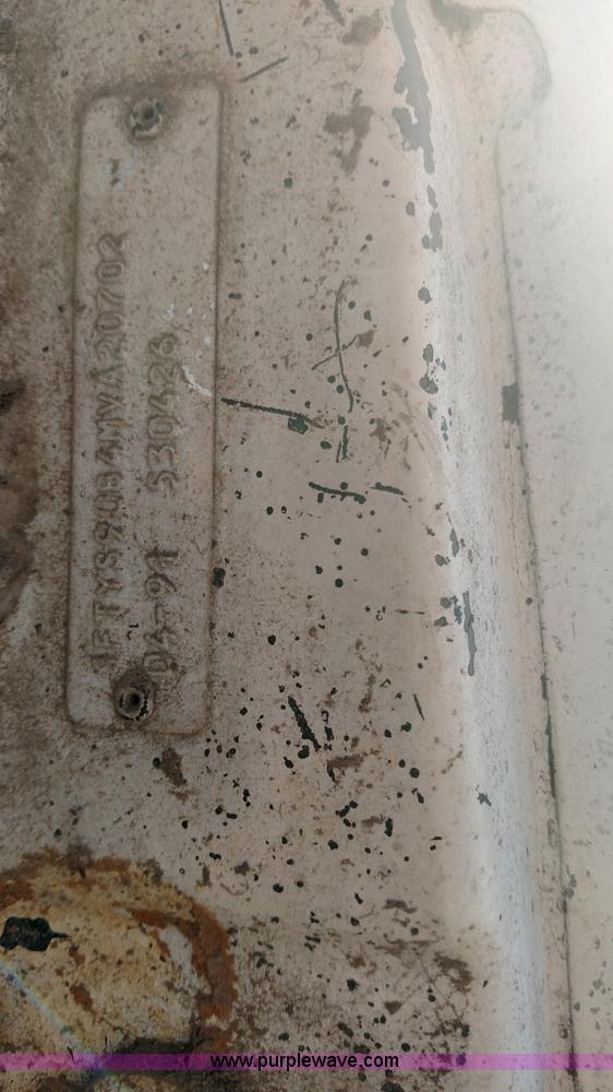 image for item K1236 1991 Ford LS9000 feed truck