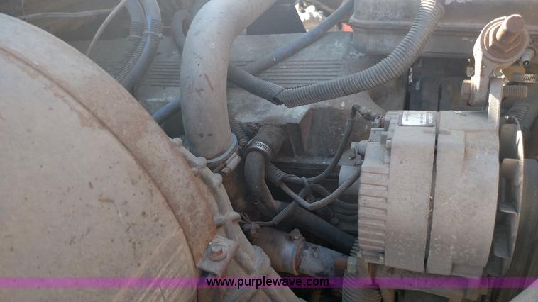 image for item K1236 1991 Ford LS9000 feed truck