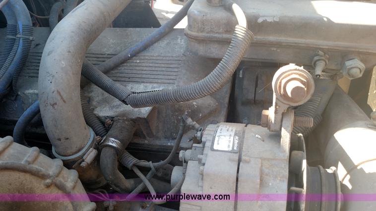 image for item K1236 1991 Ford LS9000 feed truck