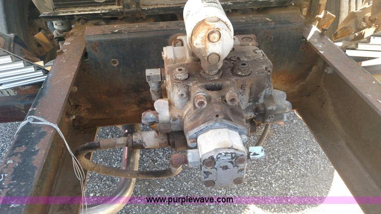 image for item K1236 1991 Ford LS9000 feed truck