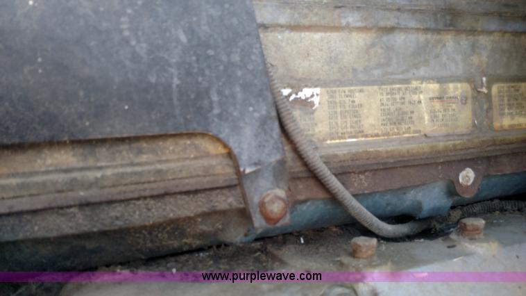 image for item K1236 1991 Ford LS9000 feed truck