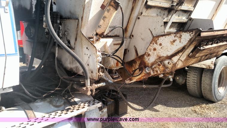 image for item K1236 1991 Ford LS9000 feed truck