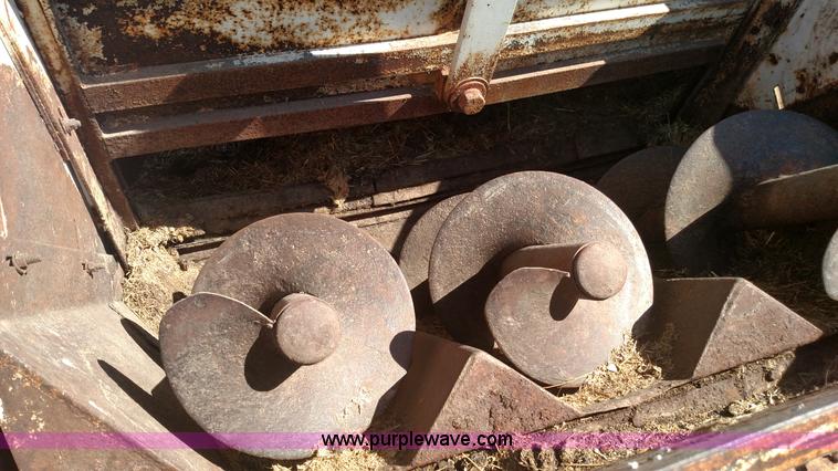 image for item K1236 1991 Ford LS9000 feed truck