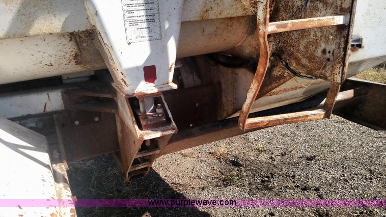 image for item K1236 1991 Ford LS9000 feed truck