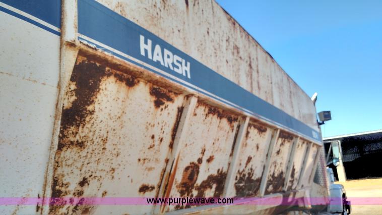 image for item K1236 1991 Ford LS9000 feed truck