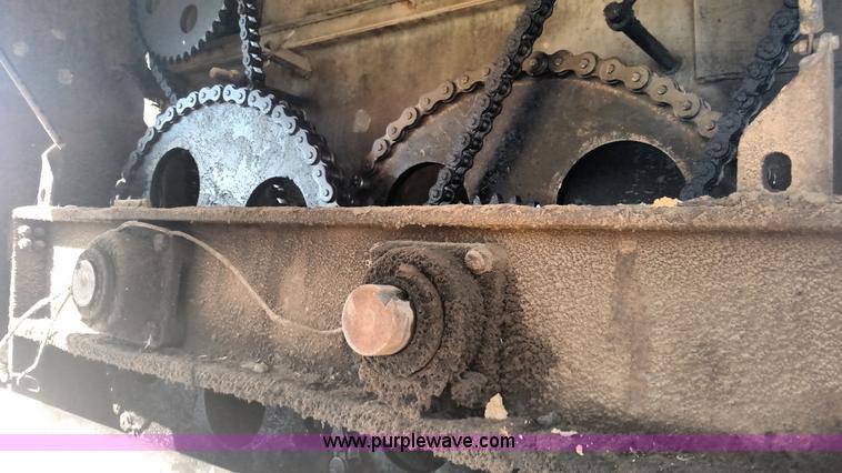 image for item K1236 1991 Ford LS9000 feed truck