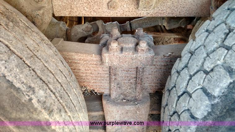 image for item K1236 1991 Ford LS9000 feed truck