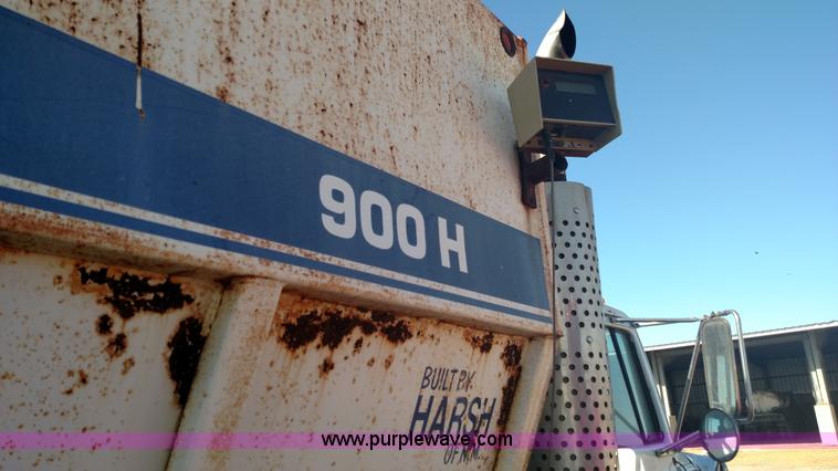 image for item K1236 1991 Ford LS9000 feed truck
