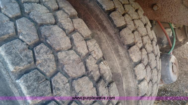 image for item K1236 1991 Ford LS9000 feed truck