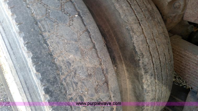 image for item K1236 1991 Ford LS9000 feed truck