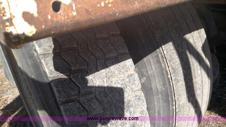 image for item K1236 1991 Ford LS9000 feed truck