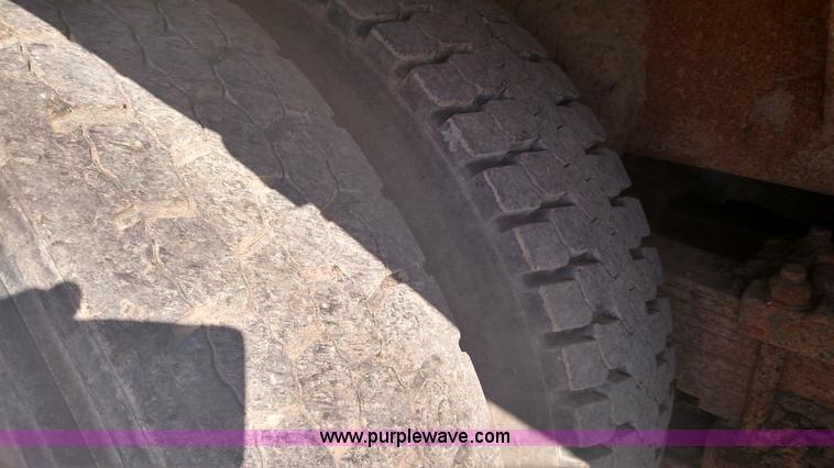 image for item K1236 1991 Ford LS9000 feed truck