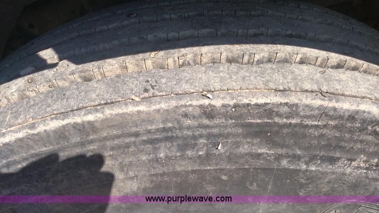 image for item K1236 1991 Ford LS9000 feed truck