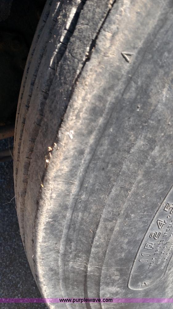 image for item K1236 1991 Ford LS9000 feed truck